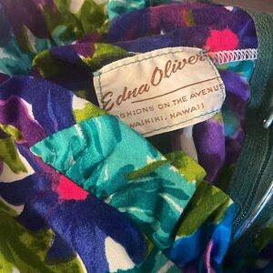 Vintage Edna Oliver Fashions On the Square Waikiki, Hawaii Floral Dress